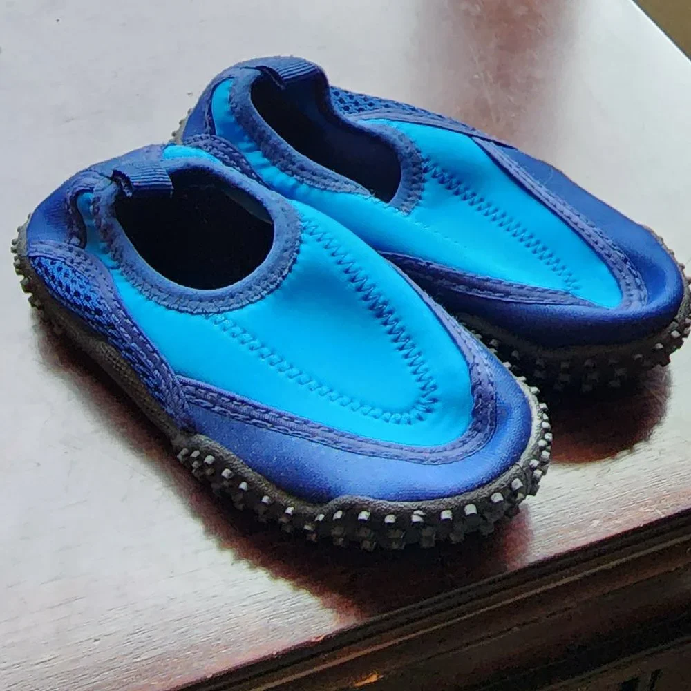 NWOT Airwalk Blue/Black Kids Water Shoes Size 8
